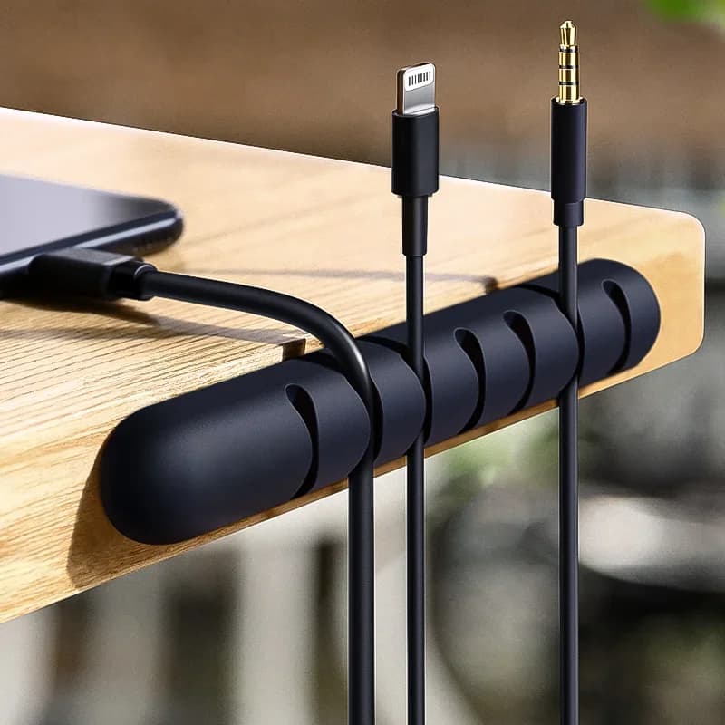 Silikonové úchyty na USB kabely